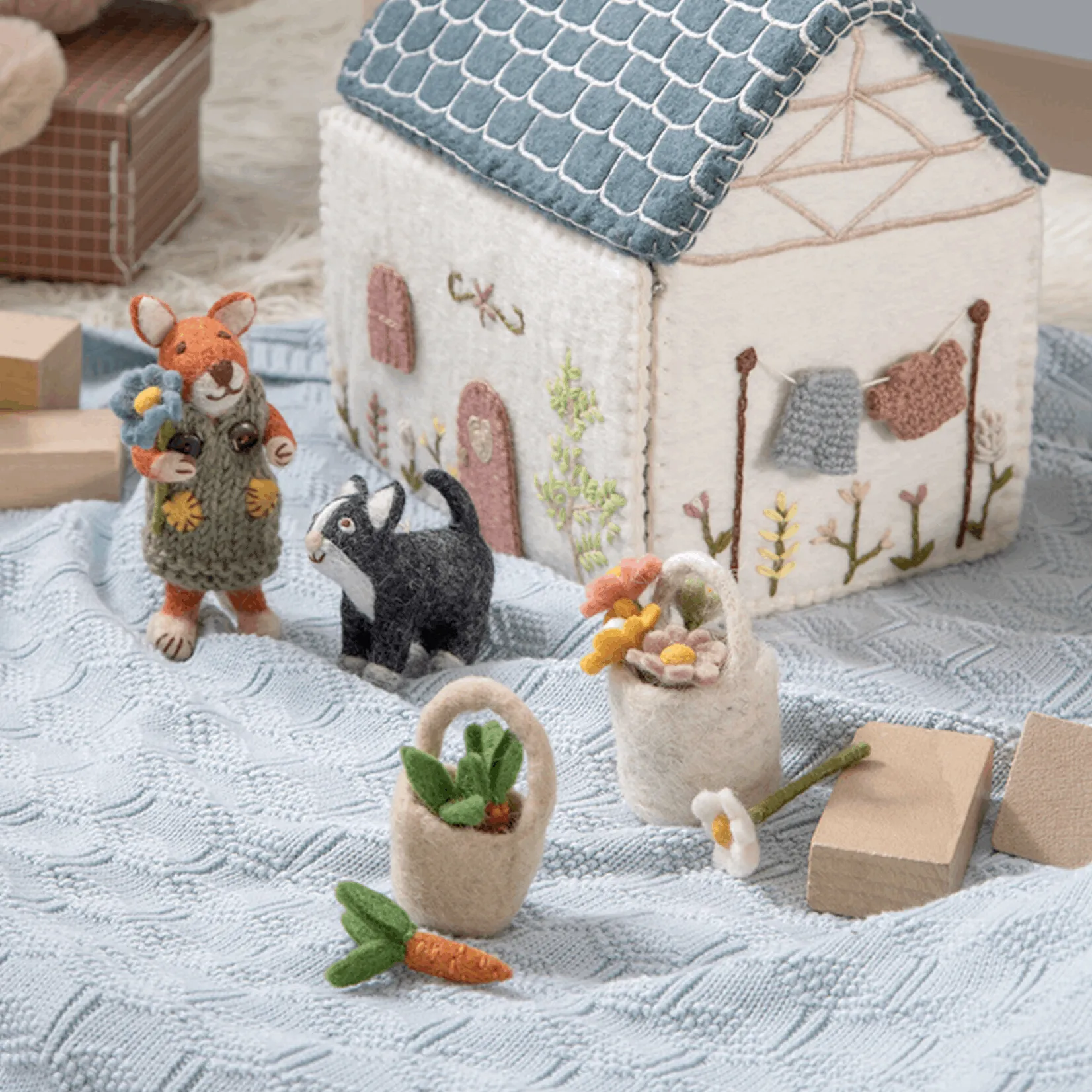 En Gry & Sif Felt Miniature Basket of Carrots
